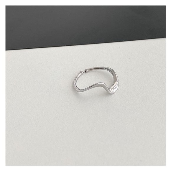 Minimal Silver Ring, Silver stacking ring, wave ring, simple silver ring - Picture 4 of 7